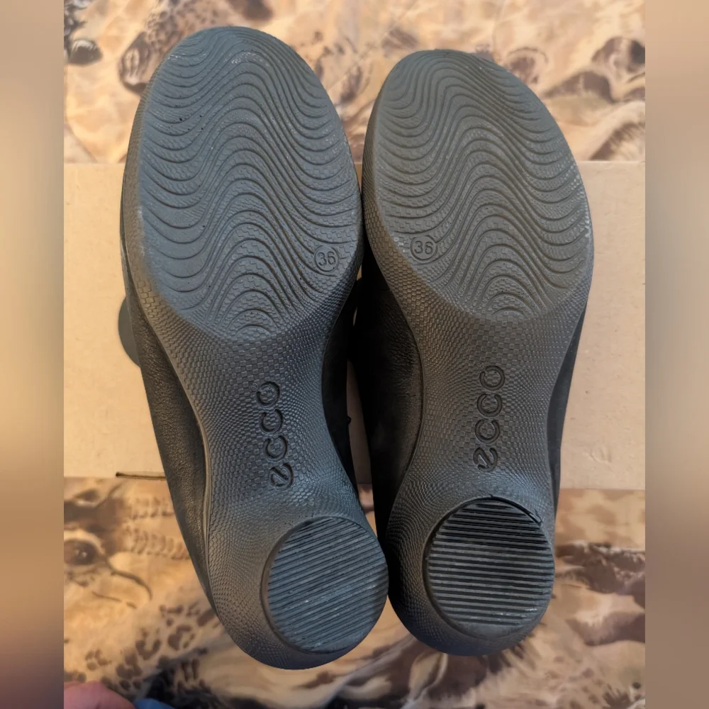 Ecco Sculptured Mary Jane Pumps - Picture 8 of 12
